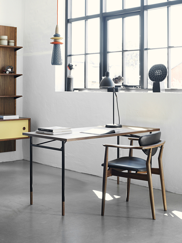 The Nyhavn Desk (136 cm) in walnut with tabletop in walnut.