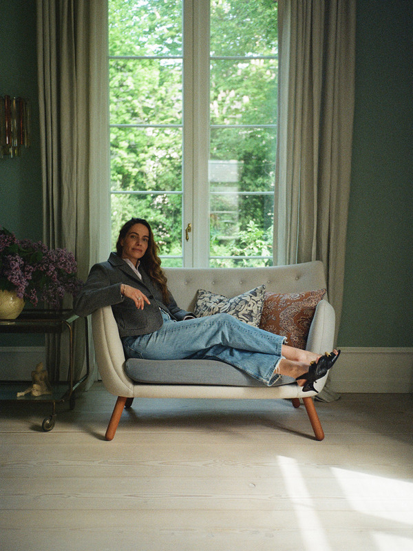 The Poet Sofa in Nadia's living room.