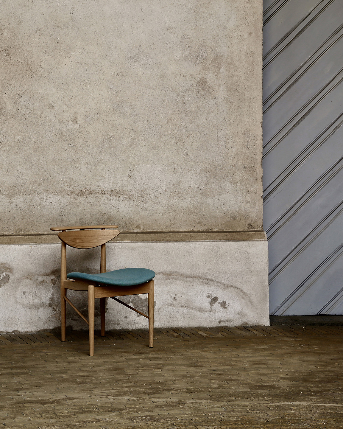 News & Stories | The Reading Chair is Introduced in New Materials