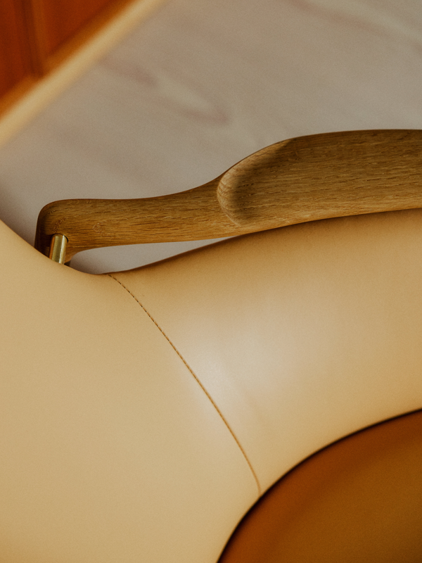 Detail of the 53 Chair in oak (dark oil) with 'Vegetal' leather. 