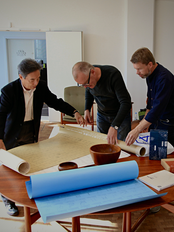 The Japanese professor and furniture collector Mr. Noritsugu Oda (left), Ivan Hansen (middle) and Hans Henrik Sørensen (right).