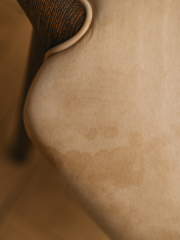 Uncolored vegetable-tanned leather, in particular, is very susceptible to stains and will change significantly over time. Pictured here is patinated, untreated vegetable-tanned leather.