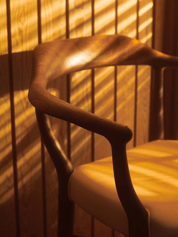 The 44 Chair in walnut with 'Vegetal' leather upholstery in the colour '90'.