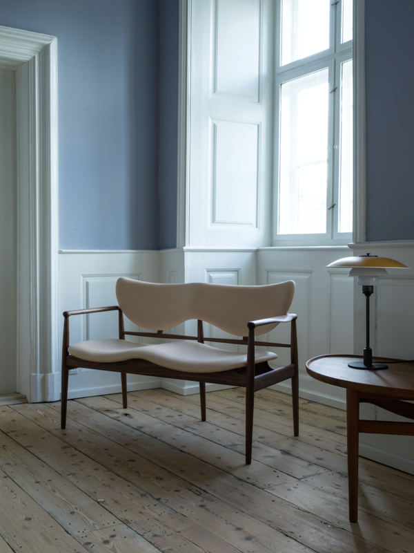 The 48 Sofa Bench in walnut upholstered in 'Vegetal' leather in the colour '90'.