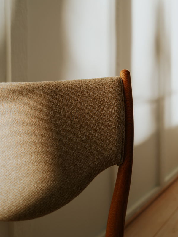 The 46 Chair in walnut with 'Ecriture' upholstery in the colour ‘0240’.